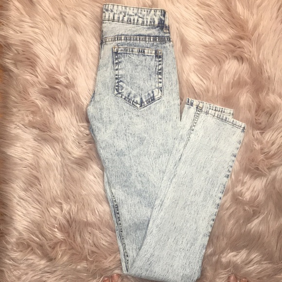 H&M Women’s High-Waist Light Wash Skinny Jeans - Picture 2 of 3